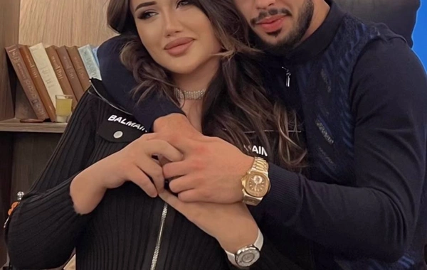 Bloger Aysel Şükür həyat yoldaşından ayrıldı