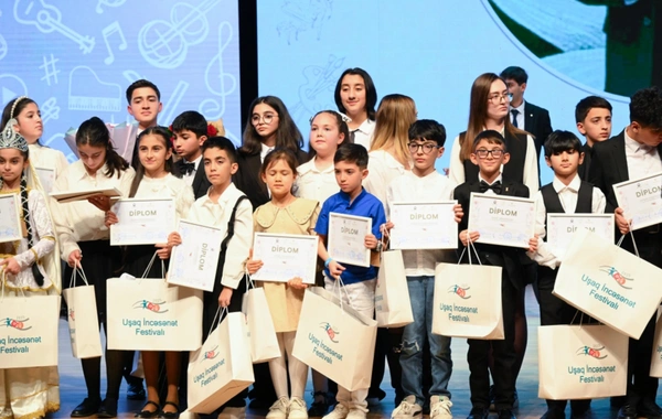 Leyla Əliyeva və Alyona Əliyeva  mükafatlandırma mərasimində iştirak ediblər