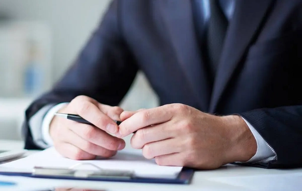 В Азербайджане отменяется система поощрений в госслужбе