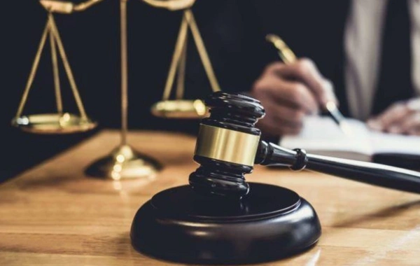 Tütün qaçaqmalçılığında adları hallanan vəzifəli şəxslərin məhkəməsində GÖZLƏNİLMƏZ QƏRAR