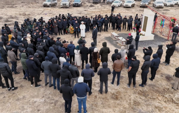 AZAL təyyarəsinin qəzasının qurbanları Aktauda  belə anılıb