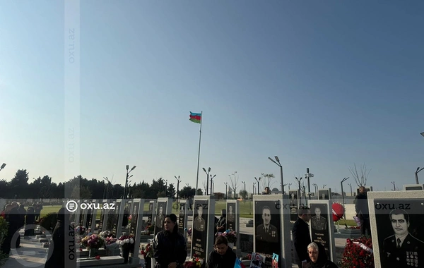 8 Noyabr - Zəfər Günü ilə əlaqədar Hərbi Memorial Məzarlıq ziyarət edilir