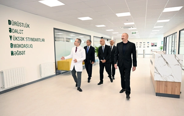 İlham Əliyev Qarabağ Universitetinin Klinikası binasının açılışında iştirak edib