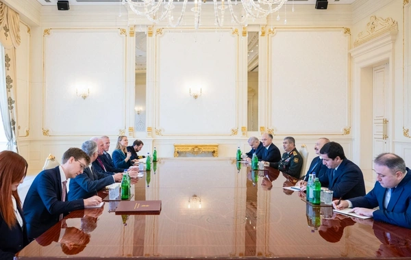 İlham Əliyev Birləşmiş Krallığın müdafiə üzrə dövlət nazirini qəbul edib