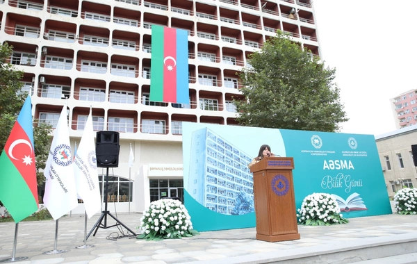 Azərbaycan Əmək və Sosial Münasibətlər Akademiyasında Bilik Günü münasibətilə tədbir keçirilib