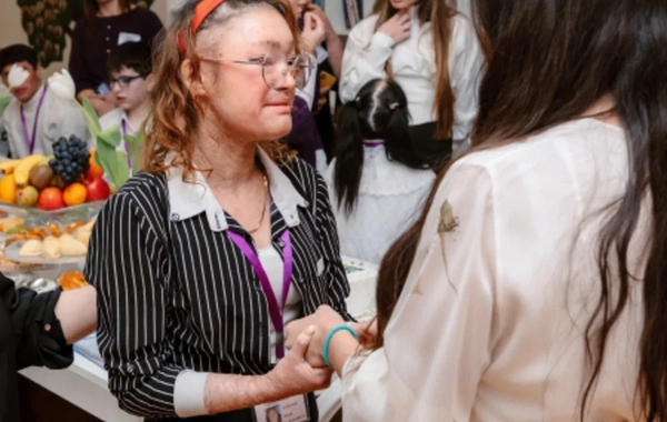 Leyla Əliyeva, Arzu Əliyeva və Alena Əliyeva "Yaşama Dəstək" Mərkəzində olublar