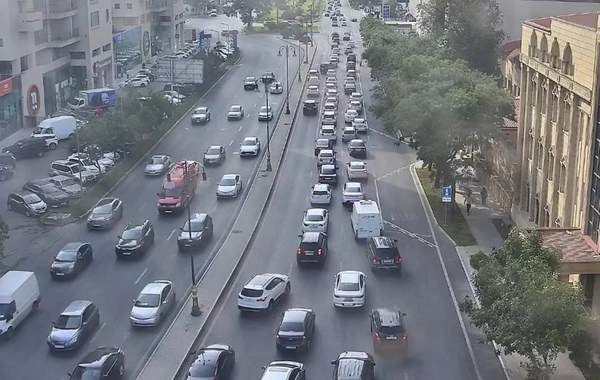 Bakının bir sıra yollarında tıxac yaranıb