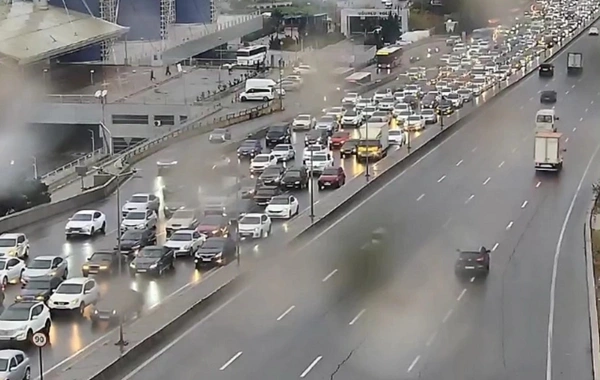 Bakının bir sıra yollarında tıxac var