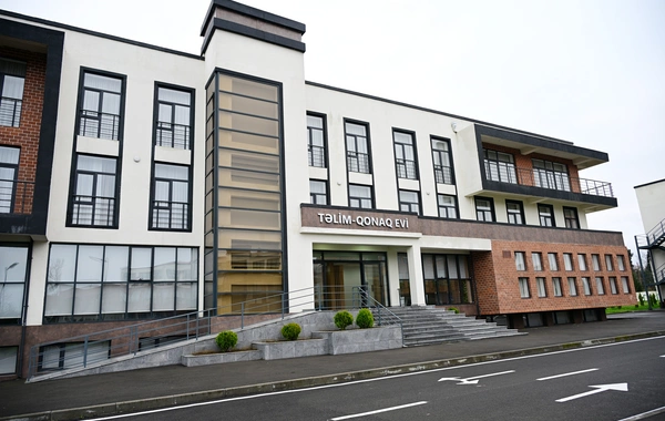 İlham Əliyev Lənkəran Dövlət Peşə Təhsil Mərkəzinin açılışında iştirak edib