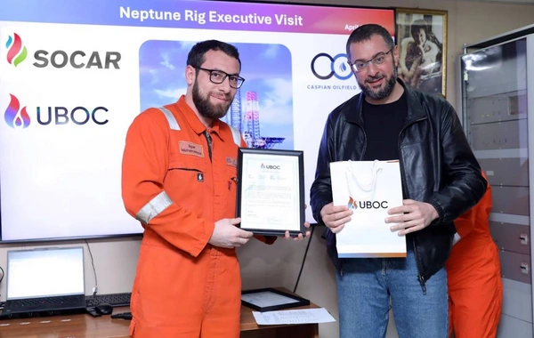 Представители SOCAR ознакомились с работами на буровой установке "Нептун"