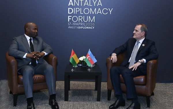Ceyhun Bayramov Qvineya-bisaulu həmkarı ilə görüşüb