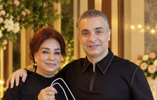 Rüfət Axundov anasının Müəllimlər Gününü təbrik etdi