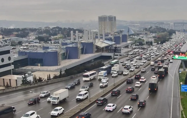 Bu yollarda nəqliyyatın sıxlığı yaranıb