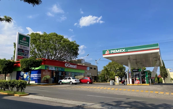 Yaxın Şərqdəki böhran səbəbindən Meksikada yanacaq qiymətləri artıb