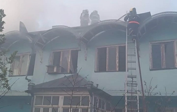 Gəncədə bir-birinə bitişik evlərdə baş verən YANĞIN SÖNDÜRÜLDÜ