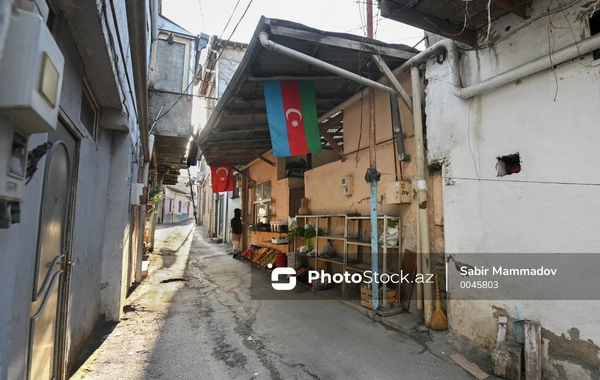 Paytaxtın divarları sevgi məktubları ilə dolu olan məhəlləsindən REPORTAJ