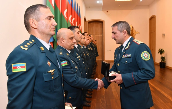 Hərbi əməliyyatlarda fədakarlıq göstərmiş tibb heyəti təltif edilib