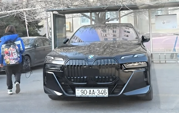 Dayanacaqda avtomobil park edən sürücü CƏZALANDIRILDI