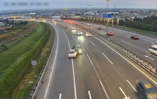 Опасный маневр на трассе закончился аварией - Кадры момента столкновения