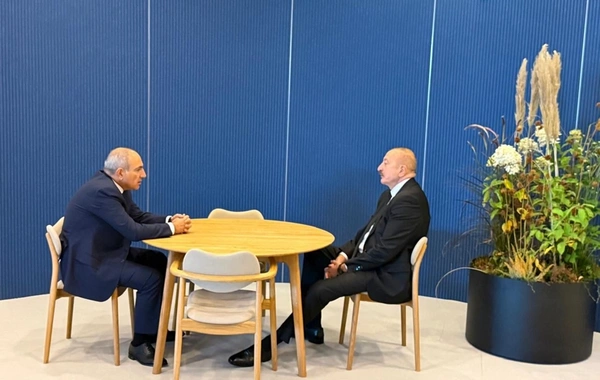 İlham Əliyev Kopenhagendə Nikol Paşinyanla görüşüb