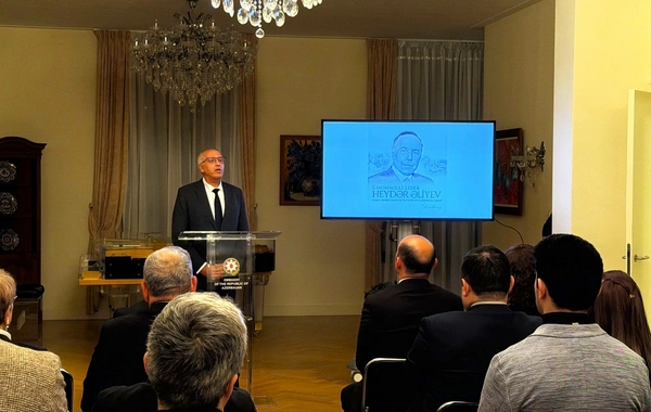 Niderlandda Ulu Öndər Heydər Əliyevin anım günü qeyd edilib