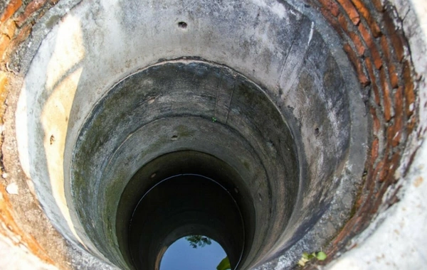 İsmayıllıda bir yaşlı körpə su quyusuna düşərək ölüb