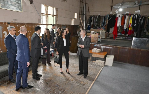 Mehriban Əliyeva Pantomim Teatrında olub