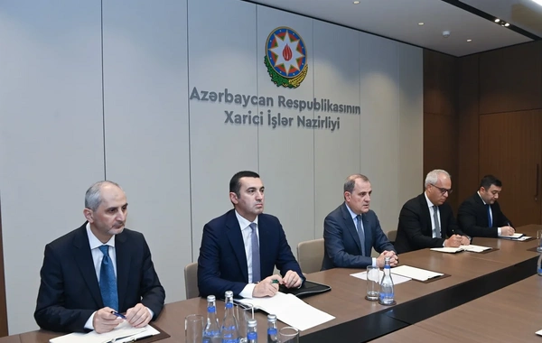 Ceyhun Bayramov banqladeşli həmkarı ilə əməkdaşlığın genişləndirilməsini müzakirə edib