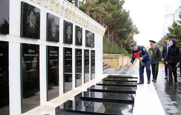 Azərbaycan və İran müdafiə nazirləri Bakıda görüşdülər
