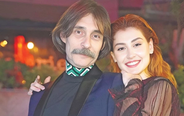 Erdal Beşikçioğlunun qızı onunla eyni serialda çəkilən həmkarı ilə sevgilidir