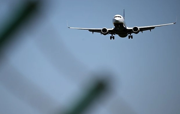 Sərnişin təyyarəsi qalxdıqdan dərhal sonra qəza siqnalı verir