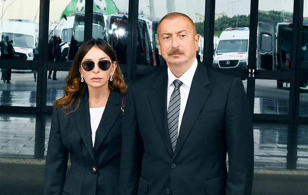 Ilham Aliyev and Mehriban Aliyeva signed the obituary