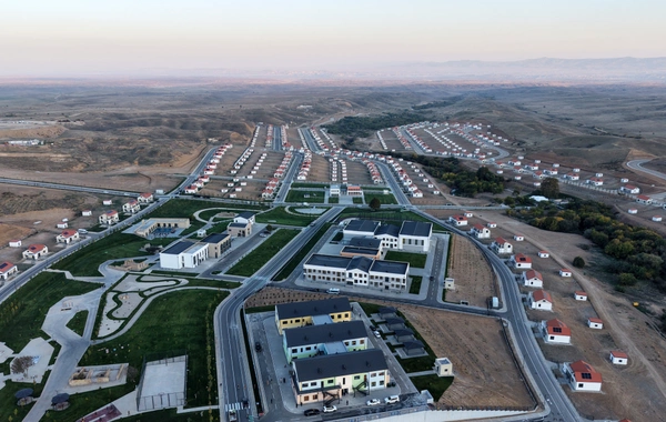 İlham Əliyev Cəbrayılın Horovlu kəndinin birinci mərhələsinin açılışında iştirak edib İlham Əliyev Cəbrayılın Horovlu kəndinin birinci mərhələsinin açılışında iştirak edib