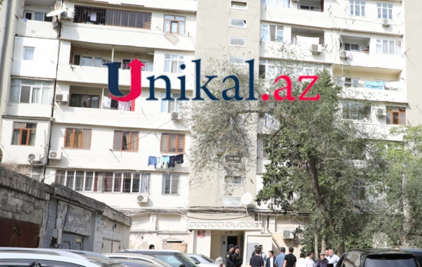 Bakıda oğlunu öldürən qadın özünü binadan atdı
