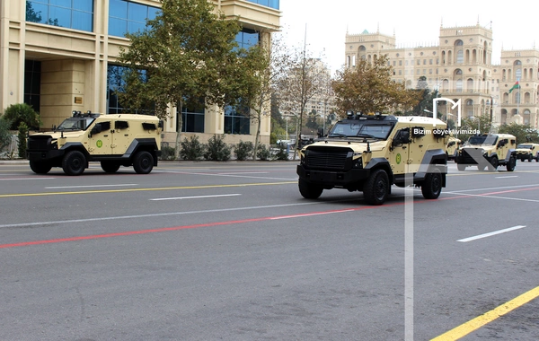 В Баку прошел марш военнослужащих в честь Дня Победы