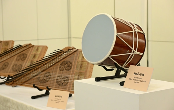 Heydər Əliyev Fondunun dəstəyi ilə alınan musiqi alətlərinin təqdimatı olub Heydər Əliyev Fondunun dəstəyi ilə alınan musiqi alətlərinin təqdimatı olub