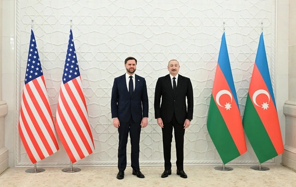 В Баку состоялась церемония официальной встречи вице-президента Соединенных Штатов Америки