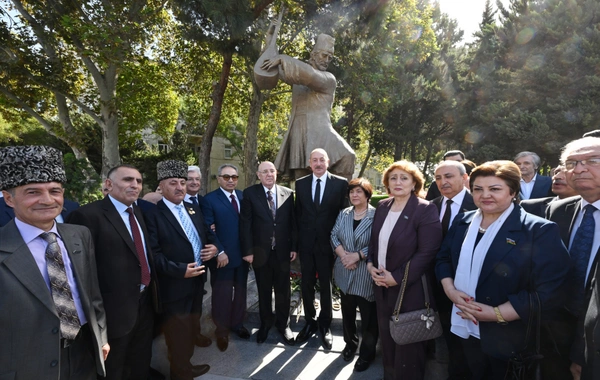 Prezident İlham Əliyev Bakıda Aşıq Ələsgərin abidəsinin açılışında iştirak edib