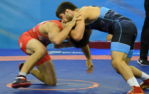 İki güləşçimiz yarımfinalda