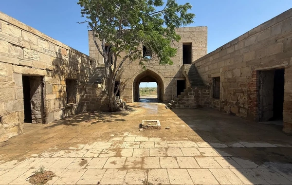 Qaradağda tarixi karvansaraya qanunsuz müdaxilənin qarşısı alınıb, araşdırma aparılır