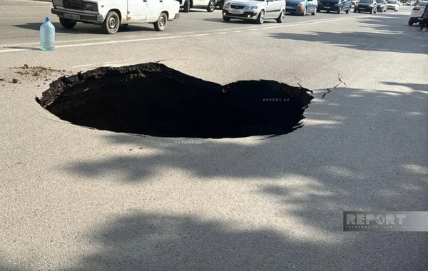 Sumqayıtda avtomobil yolu çöküb