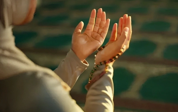 Namaz qılarkən arvadını öldürən şəxsə HÖKM OXUNDU