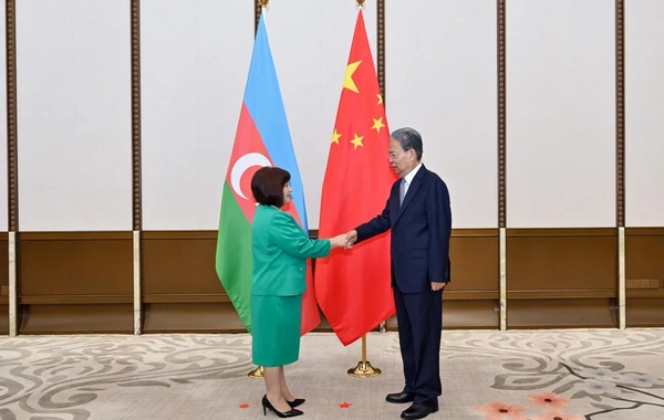 Sahibə Qafarova çinli parlamentari ilə ikitərəfli əlaqələri müzakirə edib