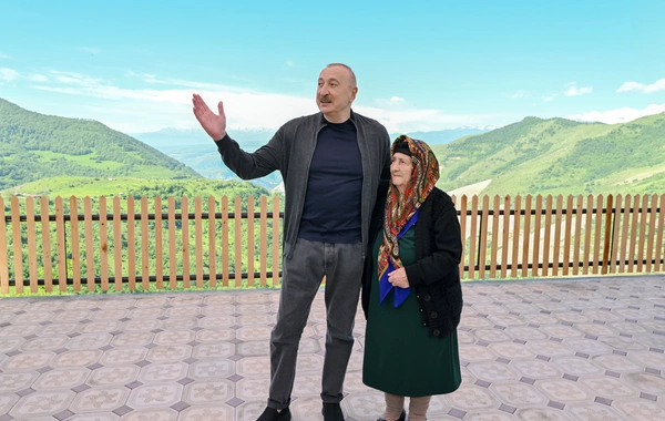 Prezident İlham Əliyev Şuşanın Böyük Qaladərəsi kəndində görülən işlərlə tanış olub, sakinlərlə görüşüb