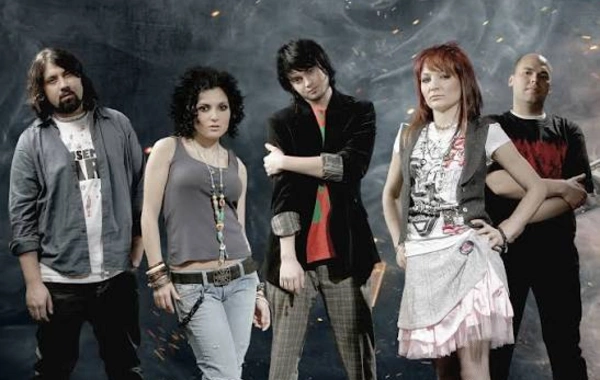 UNFORMAL 16 ildən sonra səhnəyə qayıdır