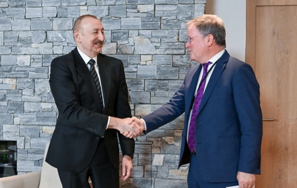 Prezident İlham Əliyev Davosda Vitol şirkətinin baş icraçı direktoru ilə görüşüb