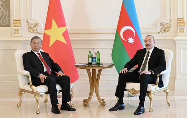 İlham Əliyev və To Lam mətbuata birgə bəyanatla çıxış edirlər