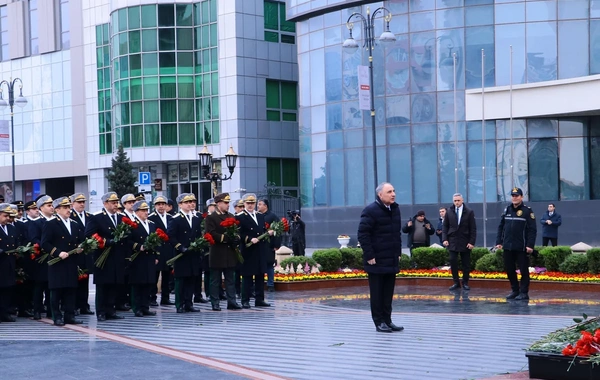 Prokurorluq əməkdaşları Xocalı soyqırımı abidəsini ziyarət edib