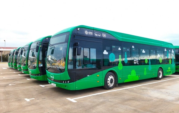 Азербайджан к 2026 году увеличит парк электробусов до 1 100 единиц