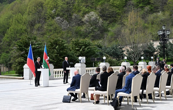 Ильхам Алиев и Андрей Бабиш выступили с заявлениями для прессы